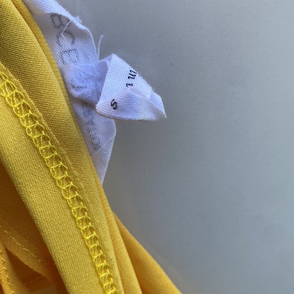 BCBG Yellow Halter Neck Rose Top Size S - Picture 8 of 9